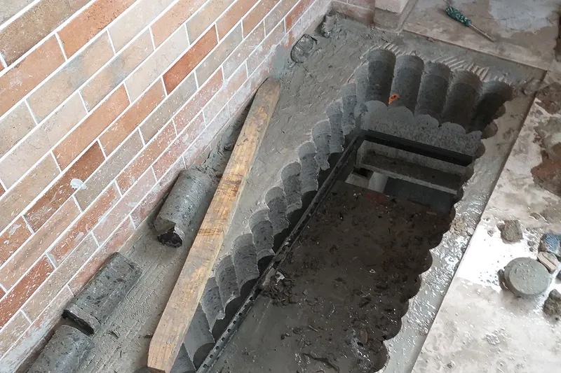 Abertura de passagem em concreto executada por sequência de furos diamantados