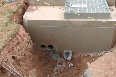 Remoção controlada de trecho de estrutura de concreto por perfuração sequencial