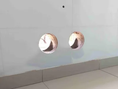 Dois furos acabados em parede de concreto no diâmetro da tubulação de ar-condicionado